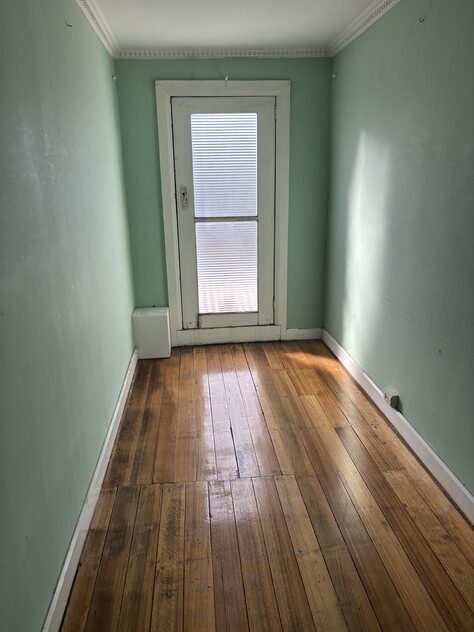 PRIME DUAL-LEVEL COMMERCIAL TENANCY FOR LEASE