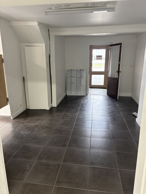PRIME DUAL-LEVEL COMMERCIAL TENANCY FOR LEASE