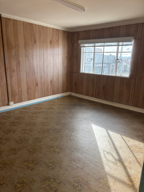 PRIME DUAL-LEVEL COMMERCIAL TENANCY FOR LEASE