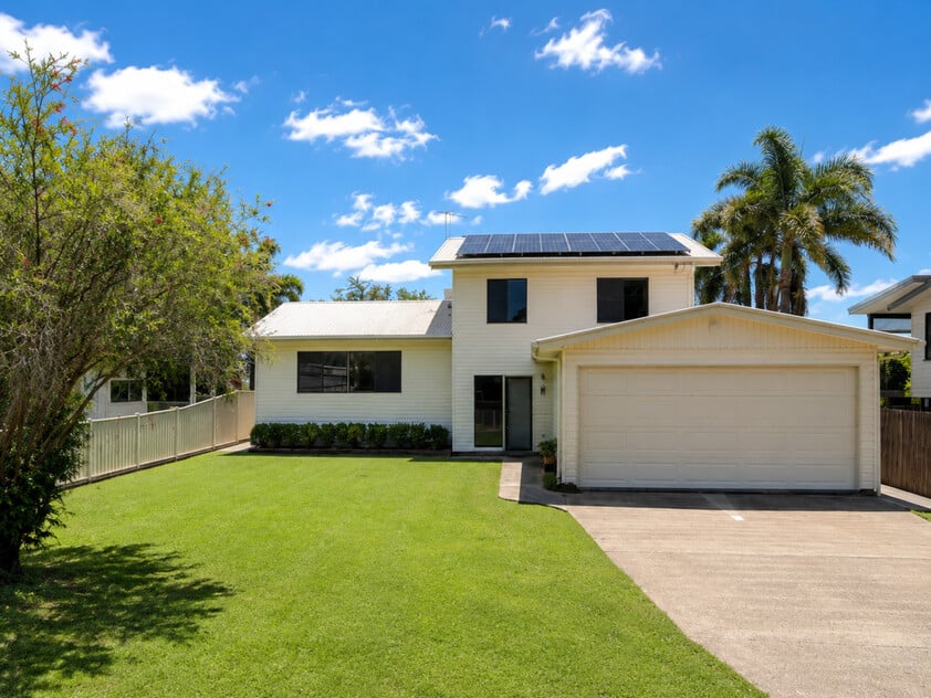 Spacious Family Living with Separate Guest Accommodation & Huge Entertaining