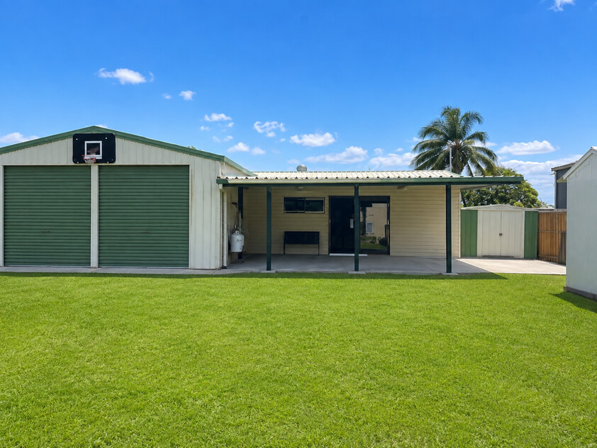 Spacious Family Living with Separate Guest Accommodation & Huge Entertaining