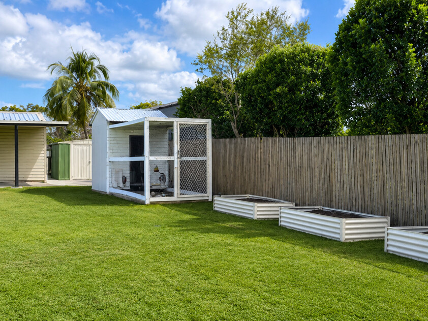 Spacious Family Living with Separate Guest Accommodation & Huge Entertaining