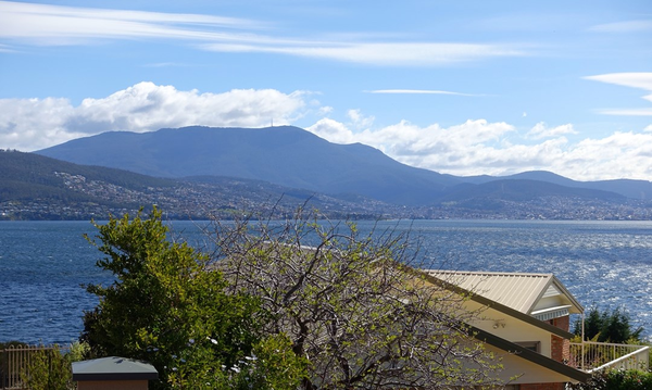 Executive Waterfront Reserve Residence