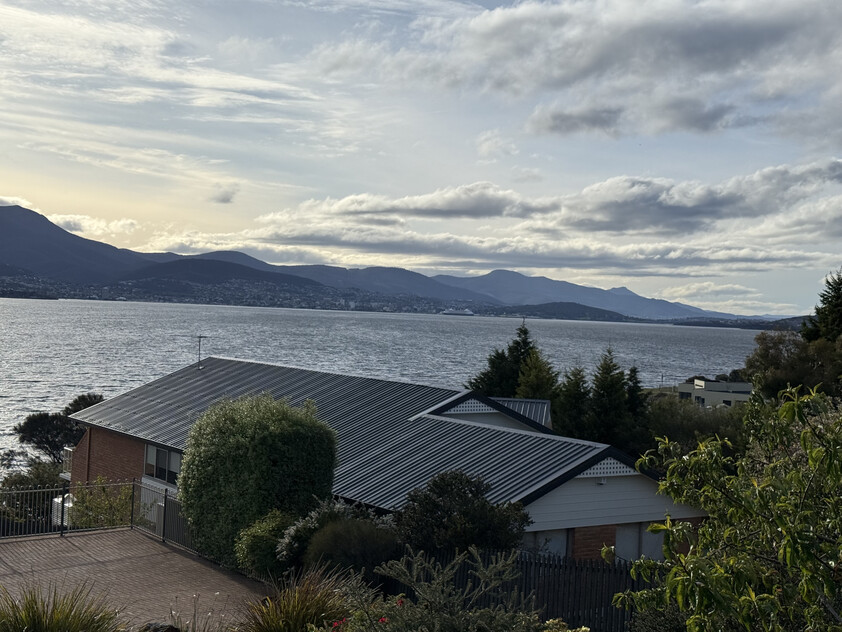 Executive Waterfront Reserve Residence