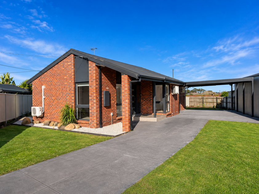 Space to Spread Out — 4 Bedroom Home on a Huge 852m² Block with Room for 4 Cars