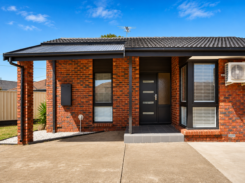 Space to Spread Out — 4 Bedroom Home on a Huge 852m² Block with Room for 4 Cars