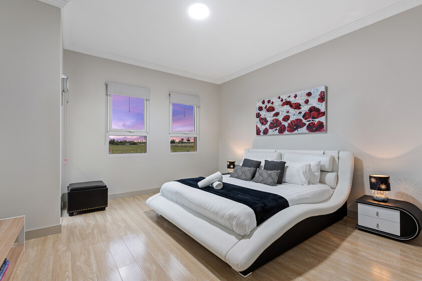 SHORT OR LONG STAYS - LARGE FULLY FURNISHED 5-Bedroom Residence near Melbourne Airport