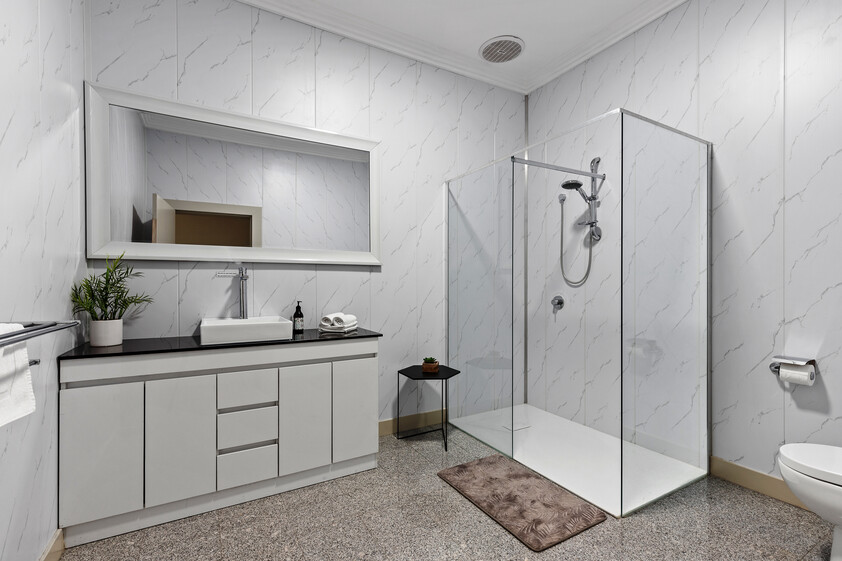 SHORT OR LONG STAYS - LARGE FULLY FURNISHED 5-Bedroom Residence near Melbourne Airport