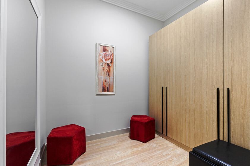 SHORT OR LONG STAYS - LARGE FULLY FURNISHED 5-Bedroom Residence near Melbourne Airport
