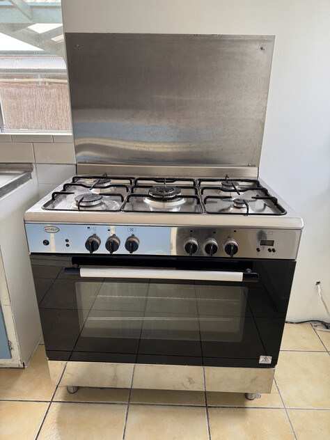 fully renovated 3BR Bungalow in Torrensville