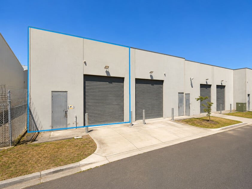 HIGH-CLEARANCE WAREHOUSE / WORKSHOP WITH DUAL ACCESS WEST FOOTSCRAY