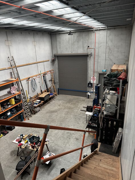 HIGH-CLEARANCE WAREHOUSE / WORKSHOP WITH DUAL ACCESS WEST FOOTSCRAY