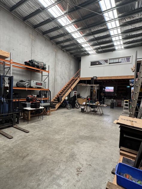HIGH-CLEARANCE WAREHOUSE / WORKSHOP WITH DUAL ACCESS WEST FOOTSCRAY