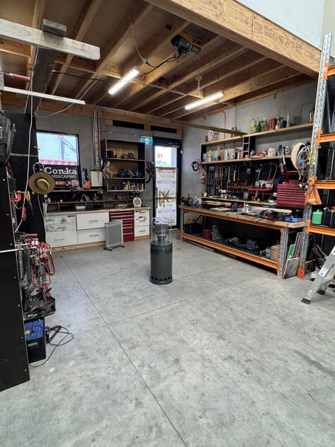 HIGH-CLEARANCE WAREHOUSE / WORKSHOP WITH DUAL ACCESS WEST FOOTSCRAY