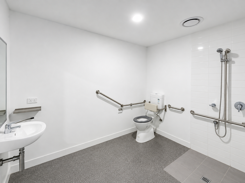 HIGH-CLEARANCE WAREHOUSE / WORKSHOP WITH DUAL ACCESS WEST FOOTSCRAY