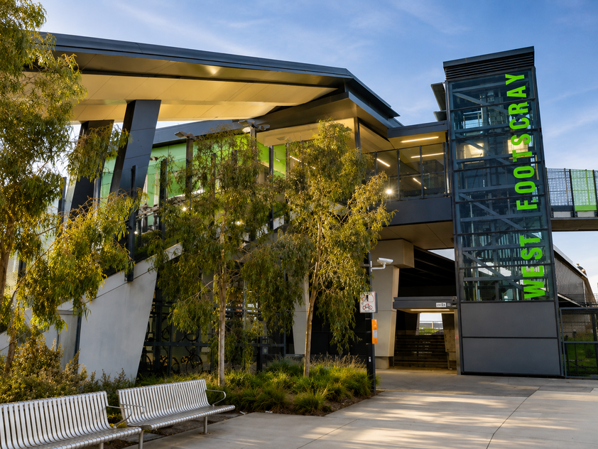 HIGH-CLEARANCE WAREHOUSE / WORKSHOP WITH DUAL ACCESS WEST FOOTSCRAY