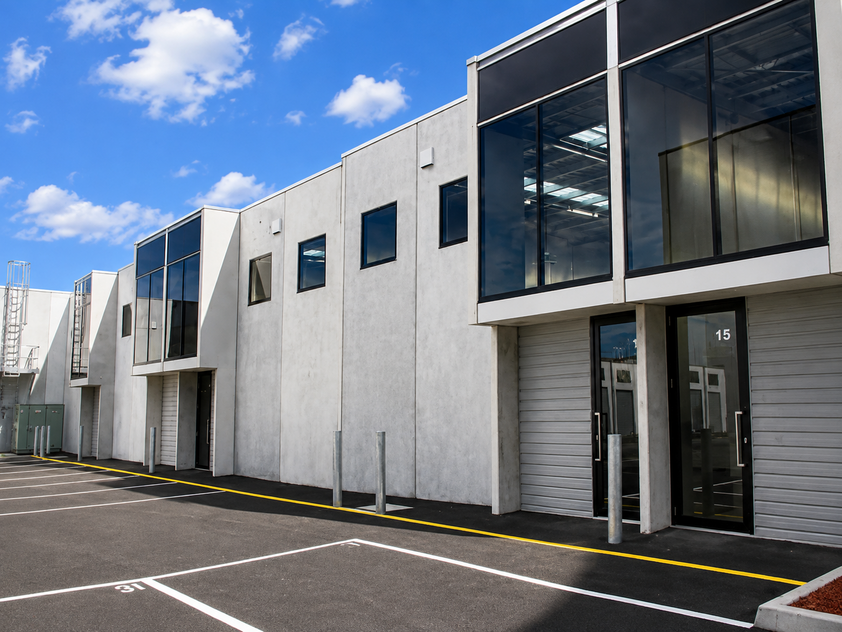 HIGH-CLEARANCE WAREHOUSE / WORKSHOP WITH DUAL ACCESS WEST FOOTSCRAY