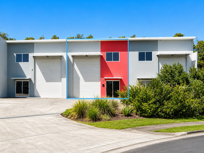 MODERN INDUSTRIAL UNIT WITH MEZZANINE