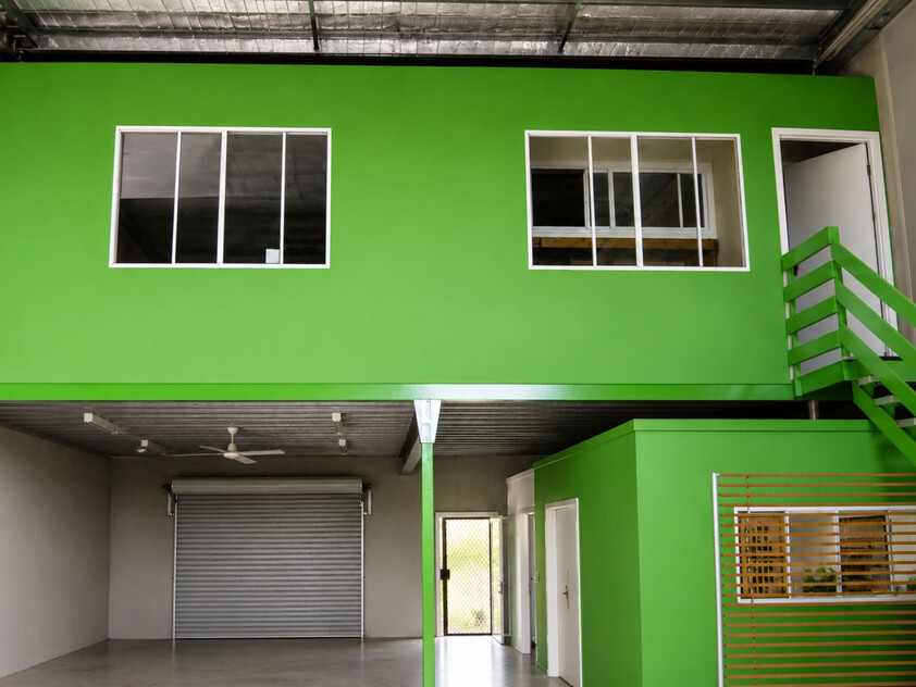 MODERN INDUSTRIAL UNIT WITH MEZZANINE