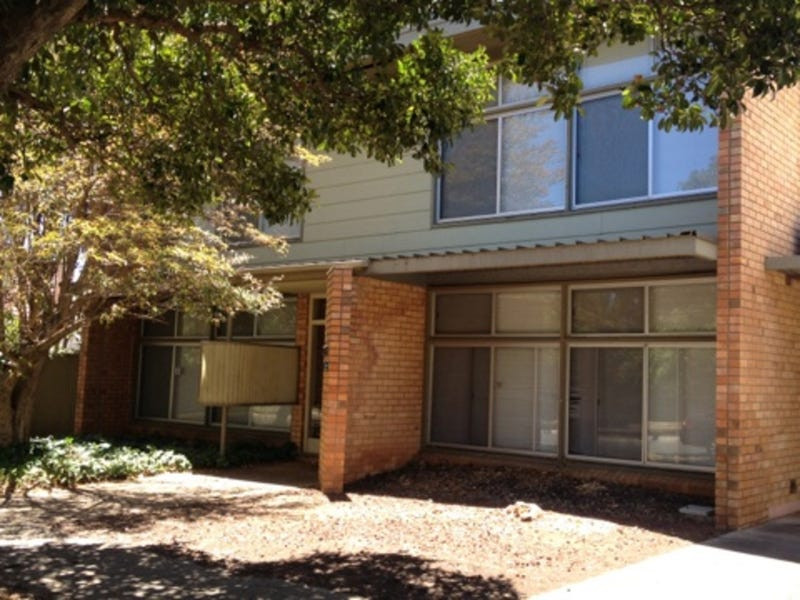 Great Location, Tree Lined Street, Minutes to Burnside Village & All amenities.