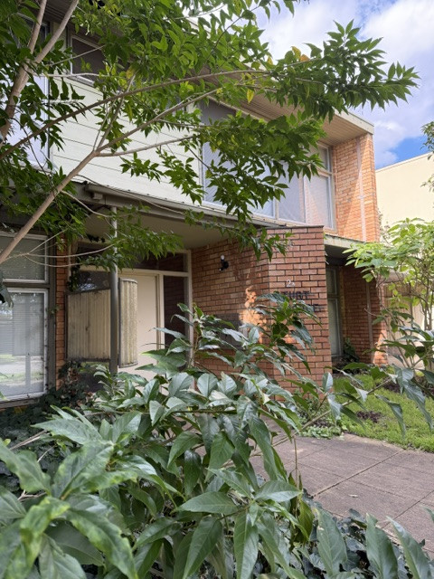 Great Location, Tree Lined Street, Minutes to Burnside Village & All amenities.