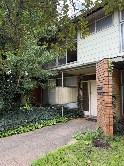 Great Location, Tree Lined Street, Minutes to Burnside Village & All amenities.