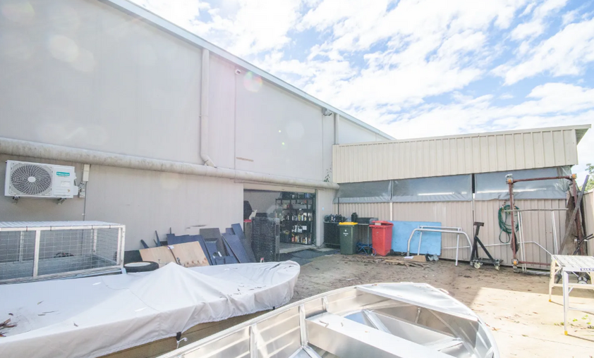 INDUSTRIAL WAREHOUSE + OFFICE | MOLENDINAR