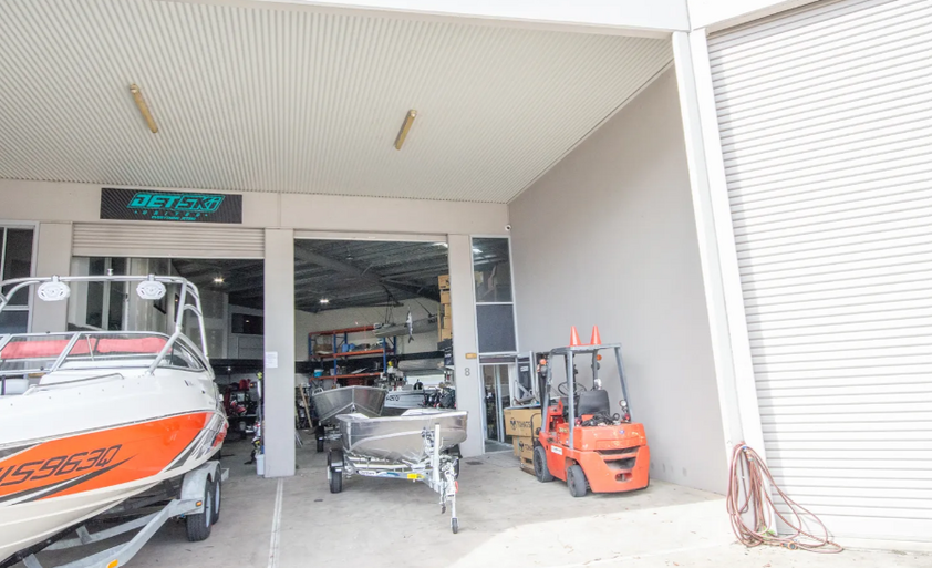 INDUSTRIAL WAREHOUSE + OFFICE | MOLENDINAR
