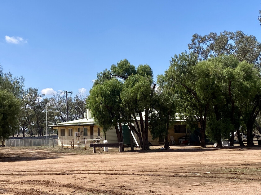 1,350 ACRES | 650 ACRES ARABLE | 24" RAINFALL | MIXED FARMING | GRAZING