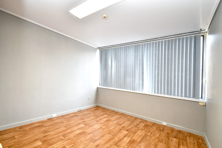 Quality Warehouse, Showroom & Office Facility with Excellent Amenities in Prime Moonah Position