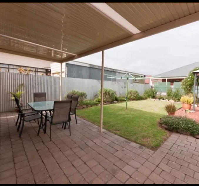 Charming character 4 bedroom home, Only 4km to CBD