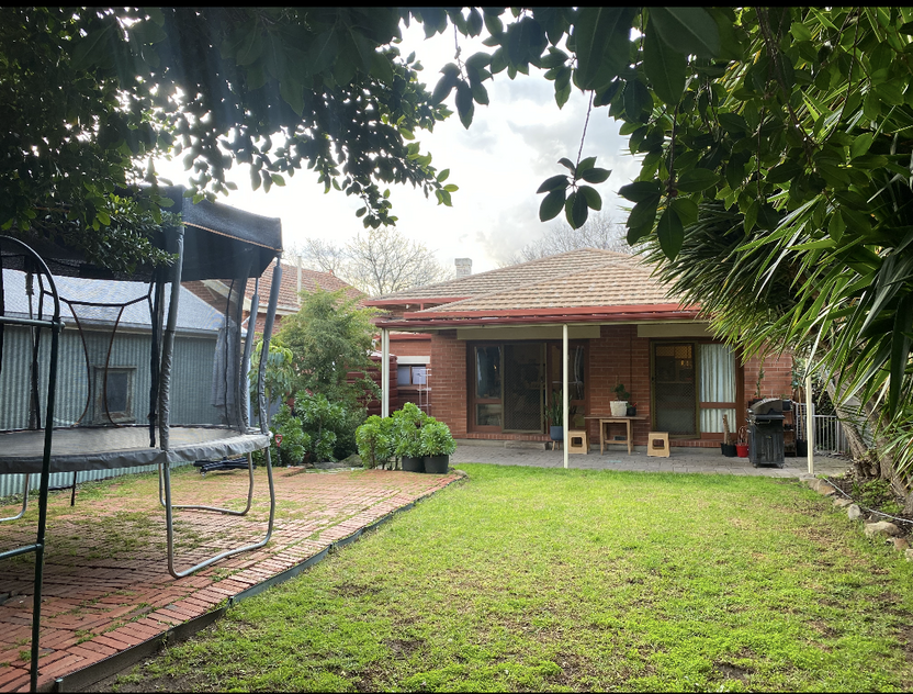 Charming character 4 bedroom home, Only 4km to CBD