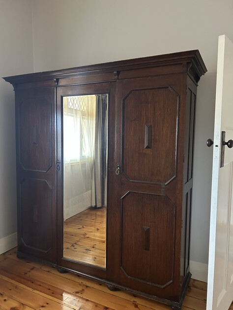 Charming character 4 bedroom home, Only 4km to CBD