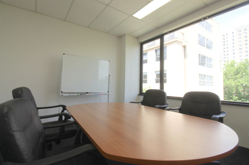 Perfectly located office - fully furnished & secure parking (Short term- long term lease)