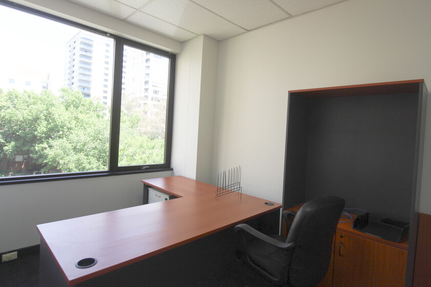 Perfectly located office - fully furnished & secure parking (Short term- long term lease)