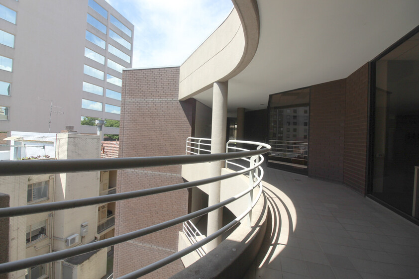 Perfectly located office - fully furnished & secure parking (Short term- long term lease)
