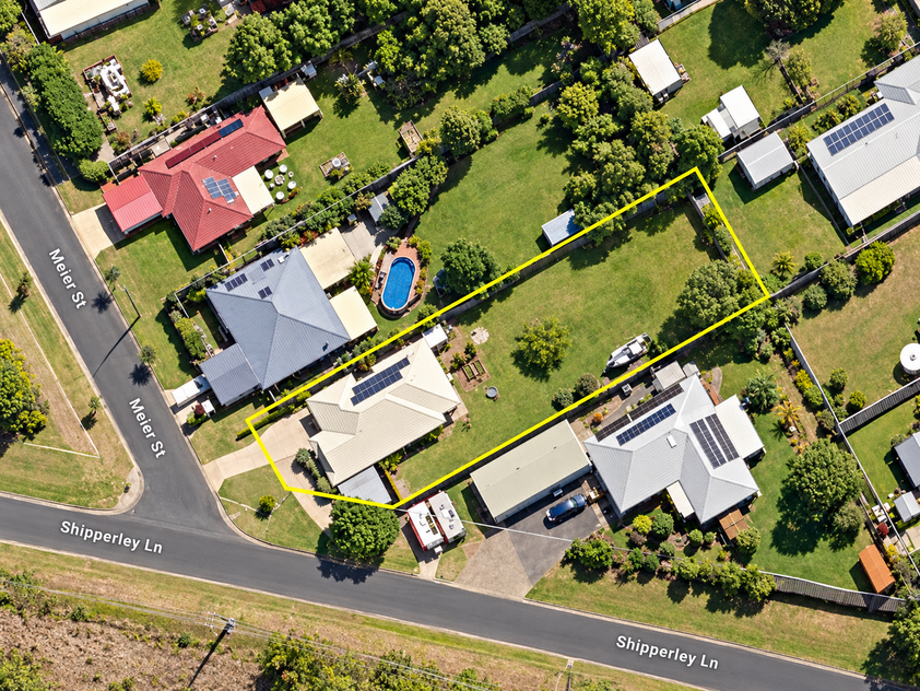 Modern Family Living on 1,366m² with Mountain Views & Room to Grow