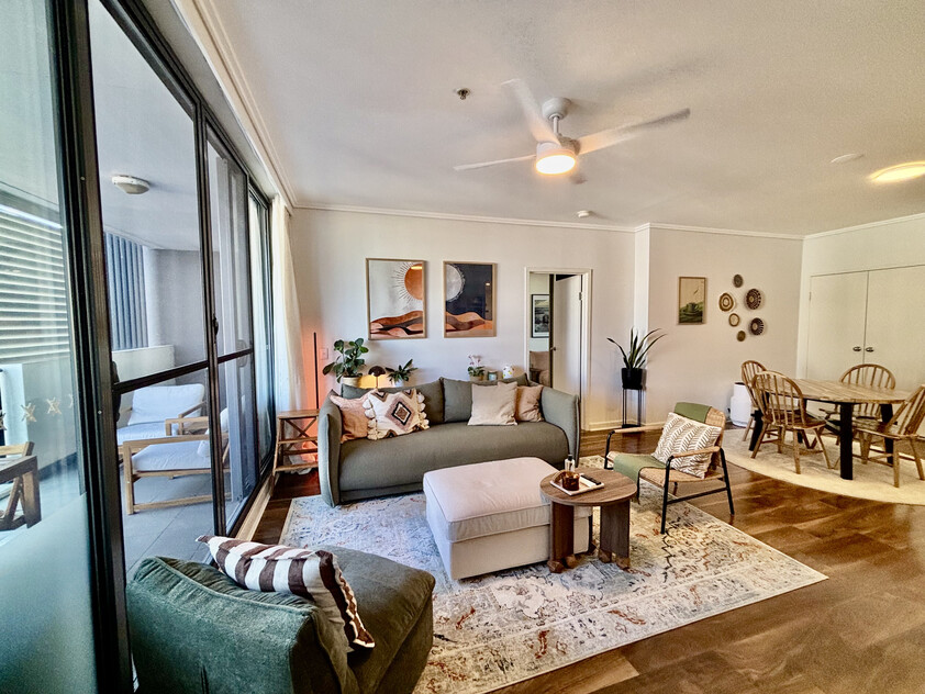 Beautifully updated 2-Bedroom Apartment with City Views & Resort-Style Facilities