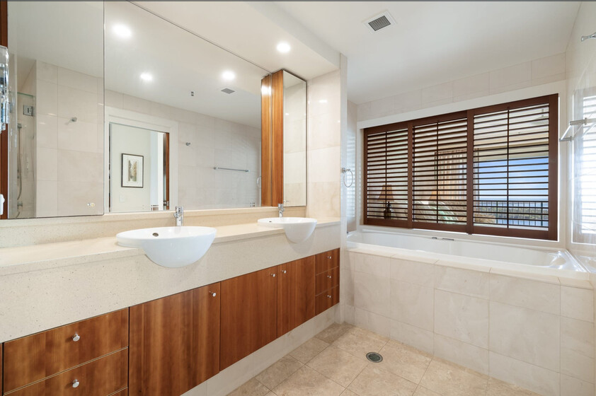 15th Floor Penthouse Absolute Broadwater Frontage | Deepwater Point