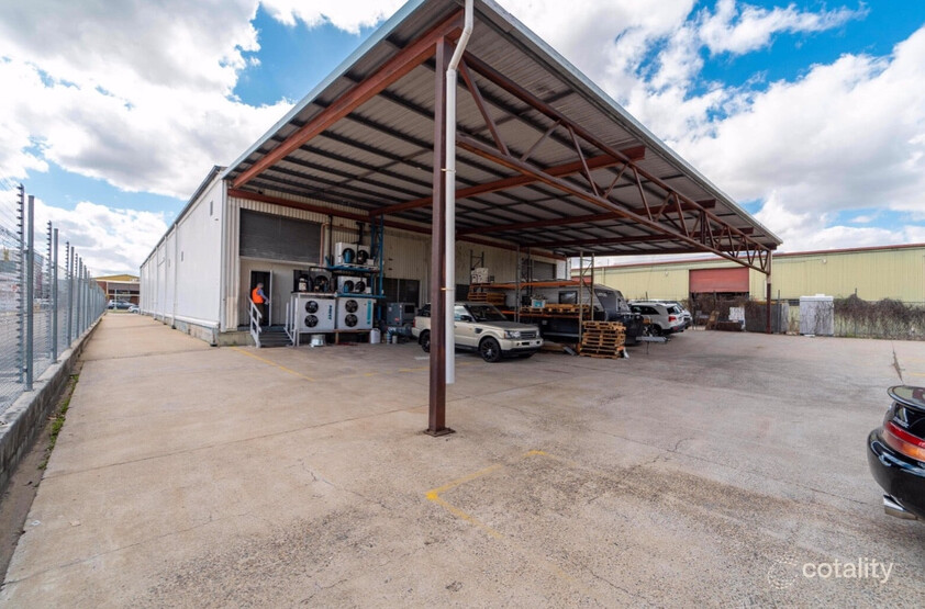 Warehouse cold room storage food production facility