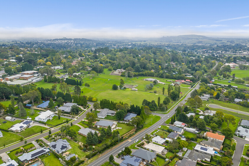 Well-Presented Brick Home on 727m² Sunny Northerly Aspect