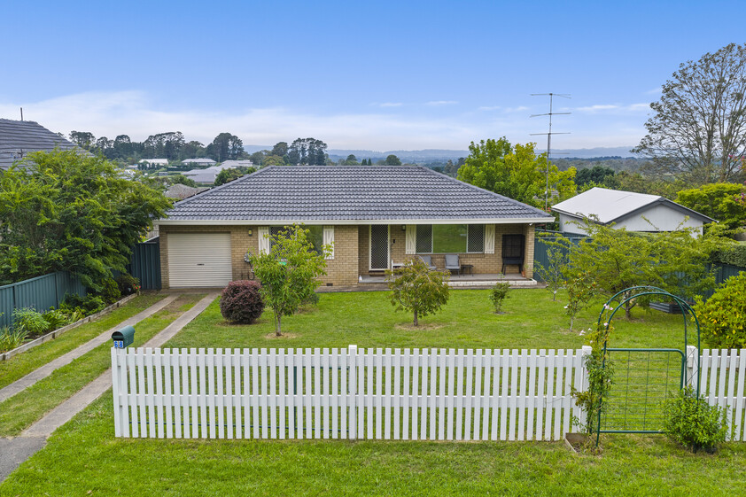Well-Presented Brick Home on 727m² Sunny Northerly Aspect