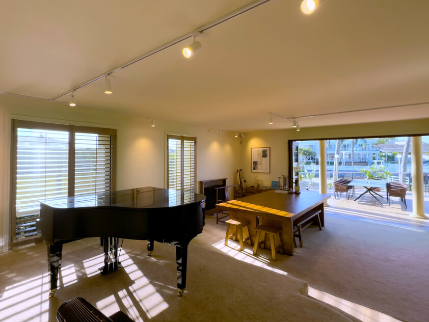 RARE NORTH-TO-WATER RESIDENCE WITH 32.1M WATERFRONTAGE & PRIVATE PONTOON