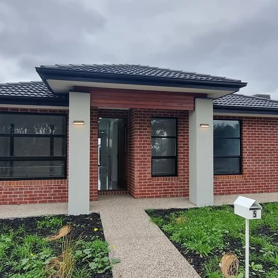 Fully upgraded house!! Ready to move in.