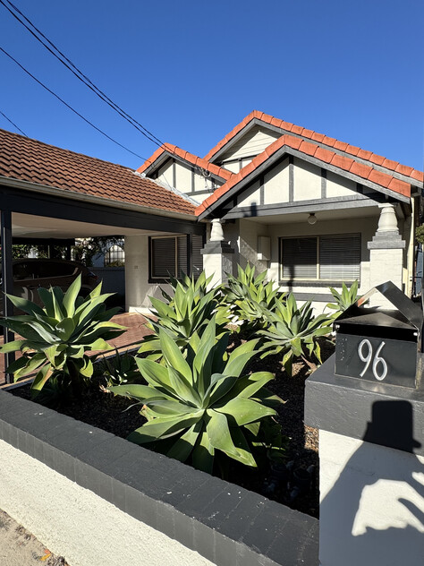 3 Bedroom 2 Bathroom 1 Undercover Carport Space Duplex in Prime Kingsford Location AVAILABLE NOW