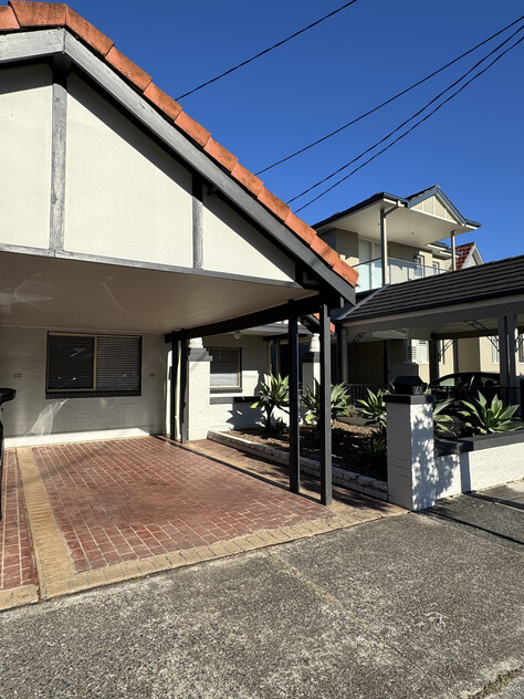 3 Bedroom 2 Bathroom 1 Undercover Carport Space Duplex in Prime Kingsford Location AVAILABLE NOW