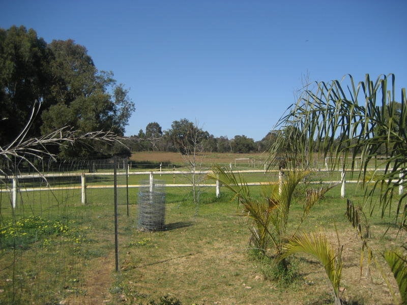 3-4 Bed / 1 Bath Country Home
