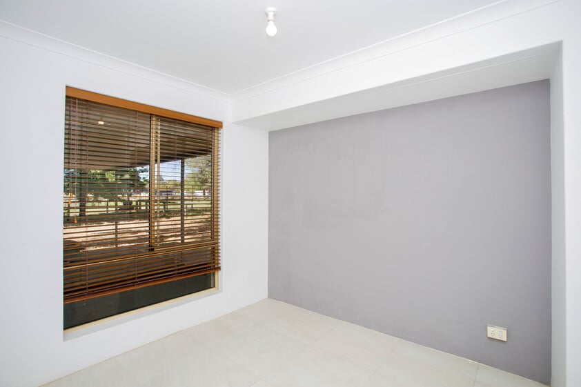 3-4 Bed / 1 Bath Country Home