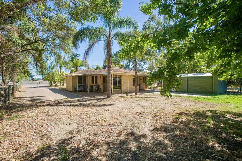 3-4 Bed / 1 Bath Country Home