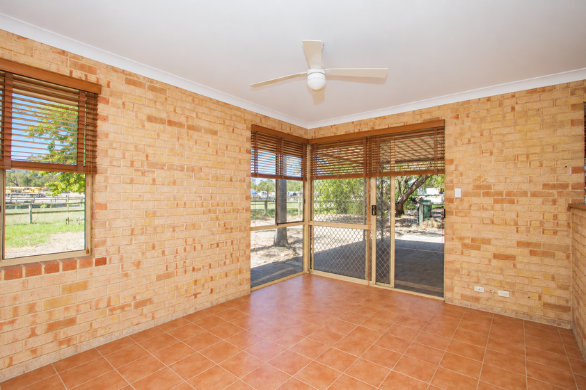 3 Bed / 1 Bath Newly Painted Country Home